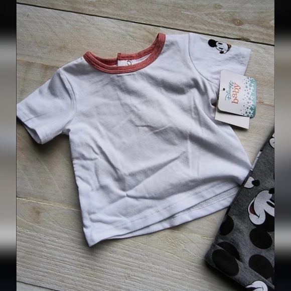 NWT Disney Baby Mickey Mouse Overalls Shorts And SS Shirt 2pc Set Size 3 Months - Picture 3 of 5